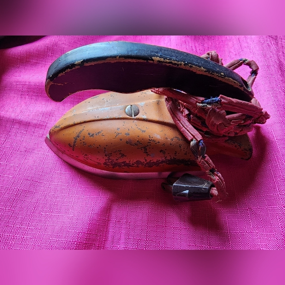 Vintage electric iron with support plate